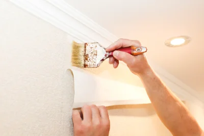 Pose de papier peint à Écouen — revêtements muraux et toiles de verre